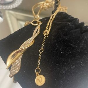Vince Camuto necklace gold